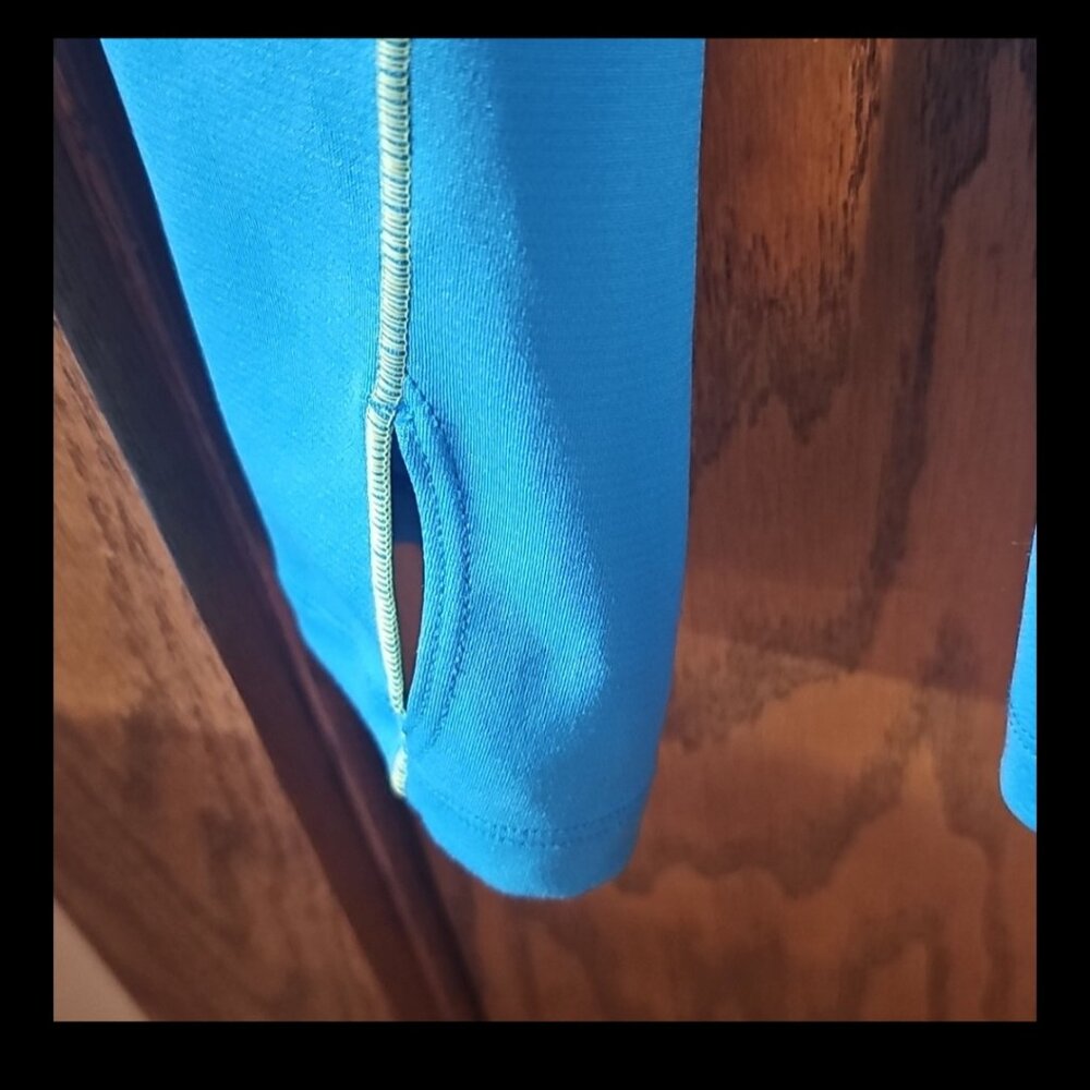 The North Face Women's 1/4 Zip Long Sleeve - Picture 5 of 6